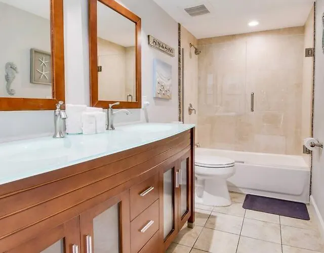 Oceanfront Seagate With Heated Pool Apartment *