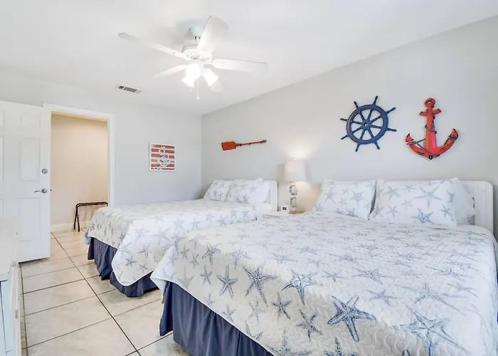 Oceanfront Seagate With Heated Pool
