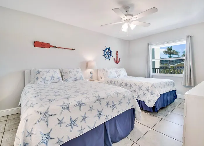 Oceanfront Seagate With Heated Pool