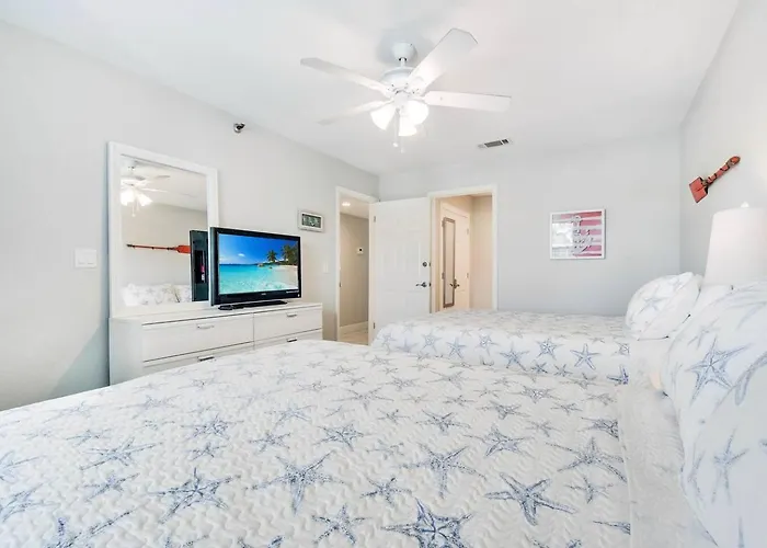 Oceanfront Seagate With Heated Pool Apartment