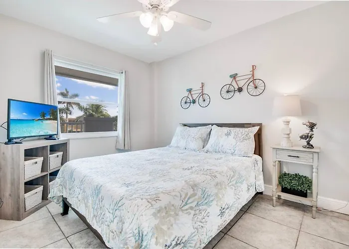 Oceanfront Seagate With Heated Pool