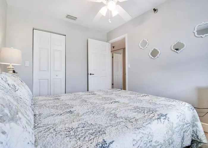 Oceanfront Seagate With Heated Pool Apartment *