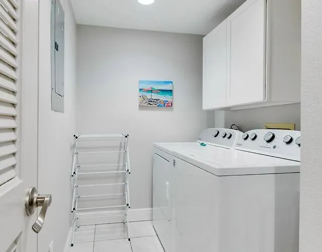 Oceanfront Seagate With Heated Pool Apartment