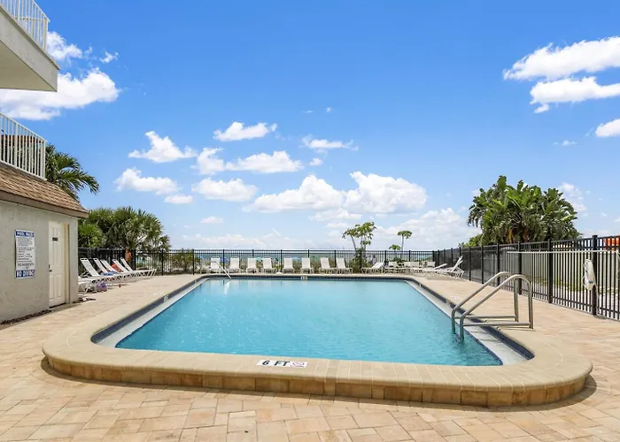 Oceanfront Seagate With Heated Pool *